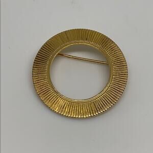 Vintage gold tone circle brooch pendant